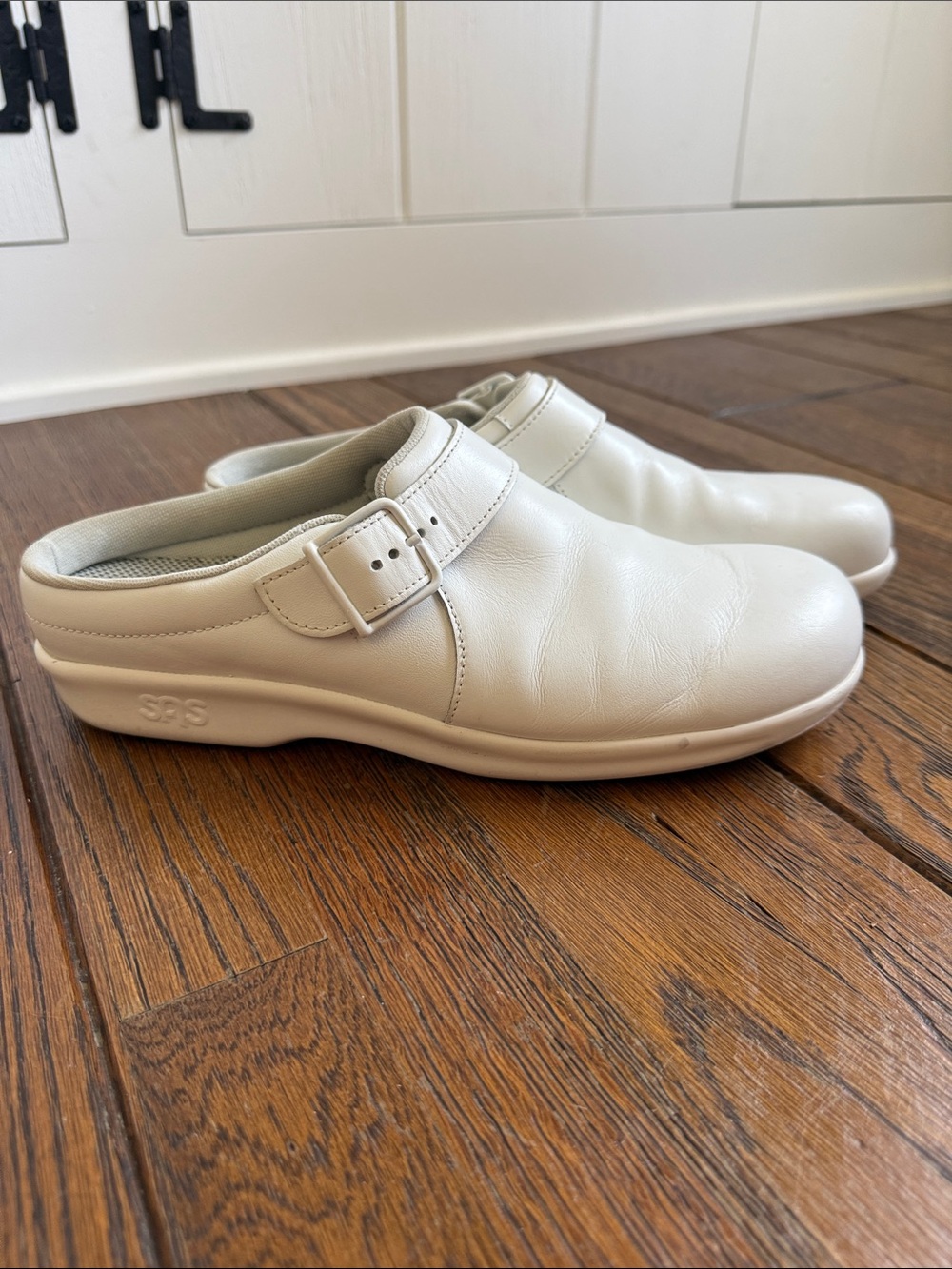 White SAS clogs size 9.5